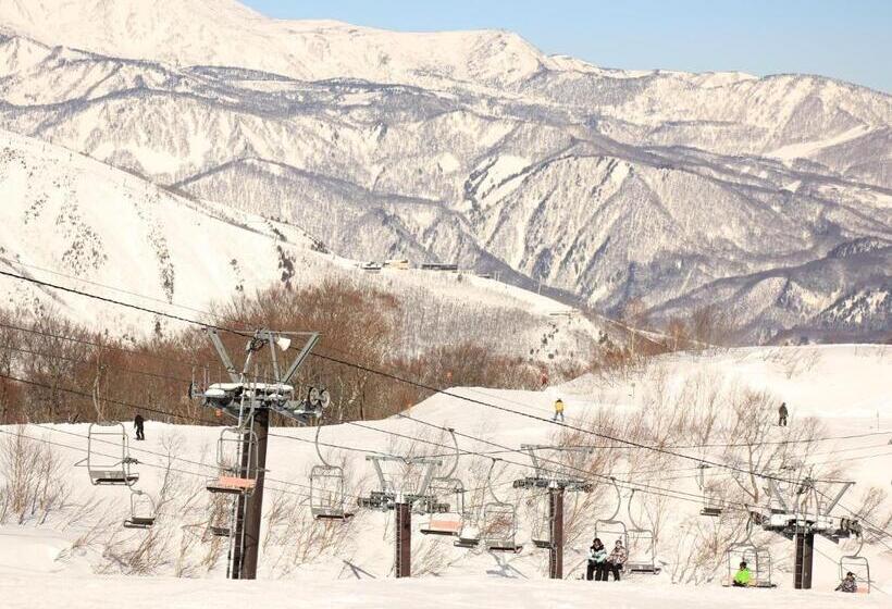 فندق Hakuba Tsugaike Sunrise Tanne
