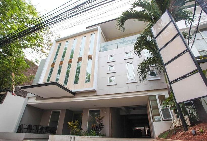 בית מלון כפרי Legreen Suite Kuningan