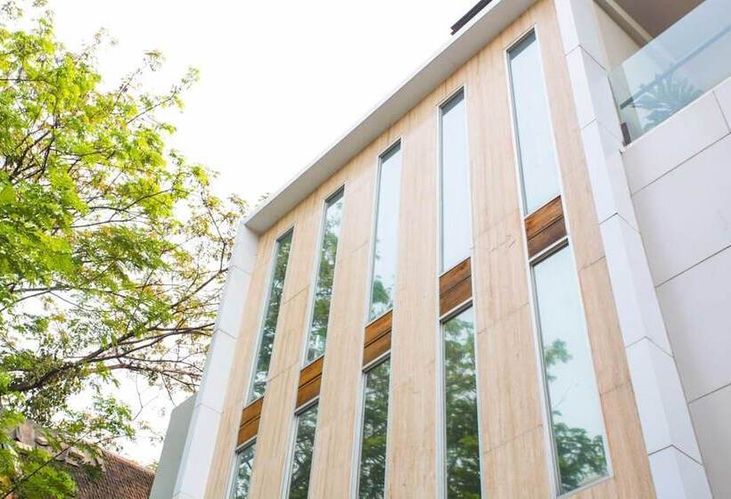 בית מלון כפרי Legreen Suite Kuningan