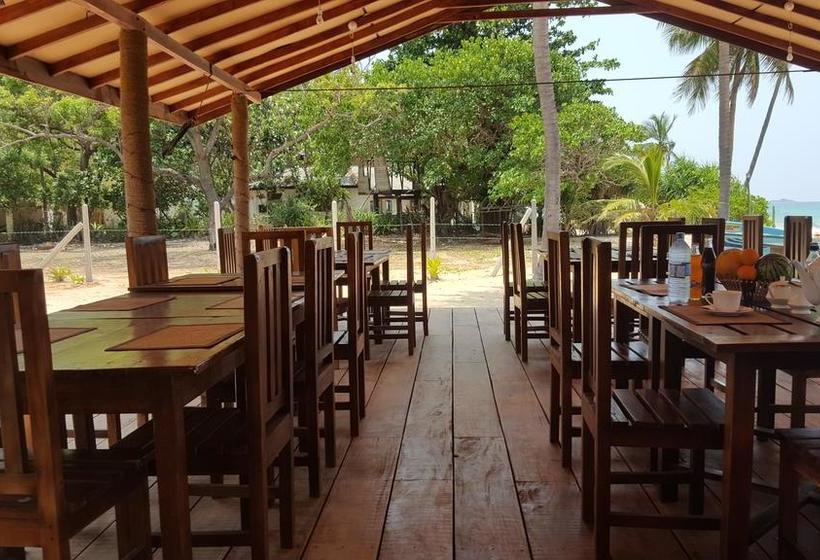 בית מלון כפרי Pigeon Island Beach