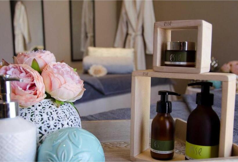 ホテル Three Oaks And An Aloe Boutique