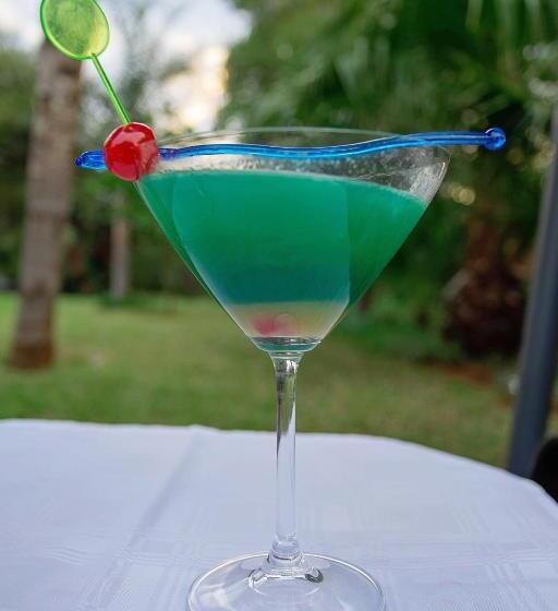 ホテル Three Oaks And An Aloe Boutique