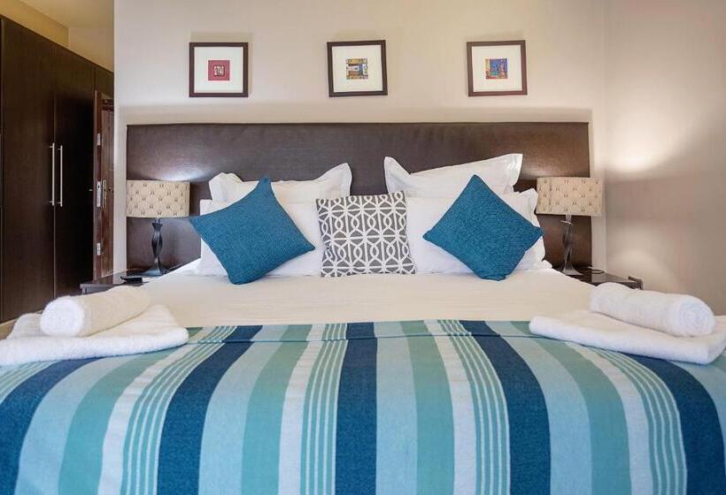 ホテル Three Oaks And An Aloe Boutique