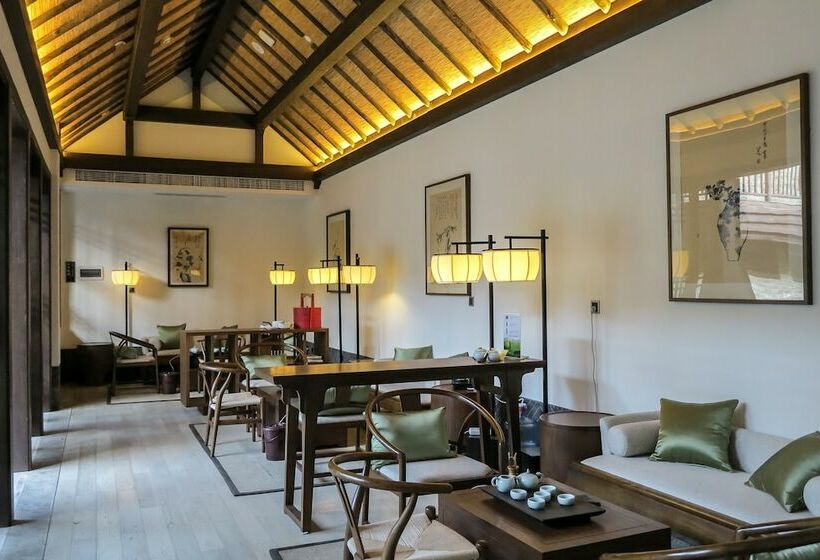 Отель Ven Courtyard