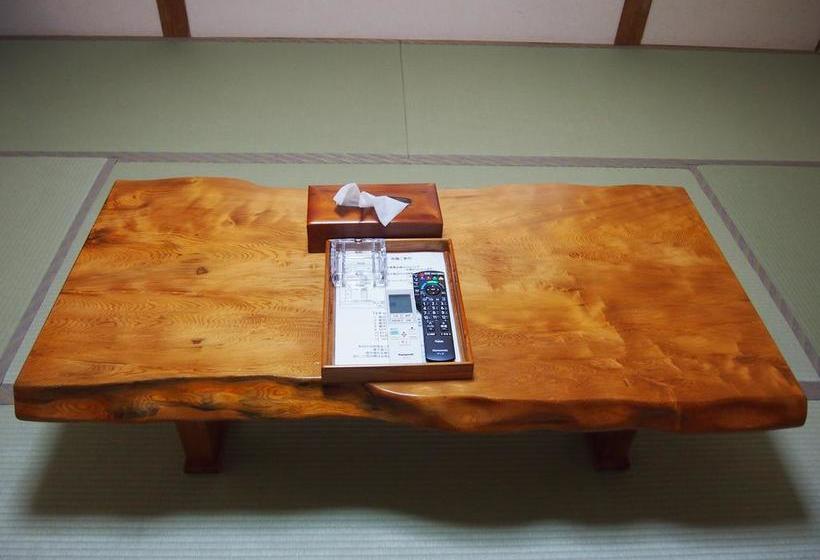 료칸 Minshuku Yakusugisou