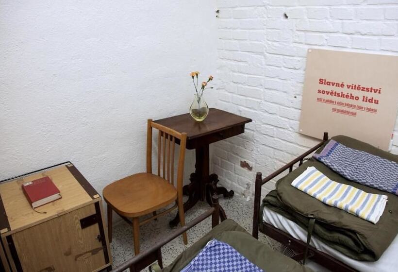 הוסטל 10z Bunker