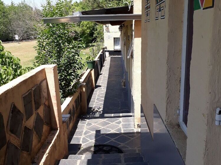 Accoustix Backpackers Hostel