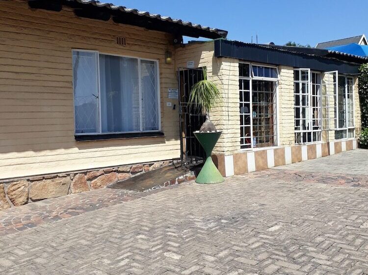 Accoustix Backpackers Hostel