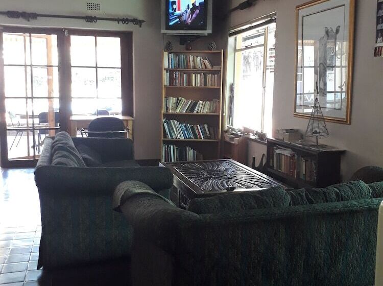 Accoustix Backpackers Hostel