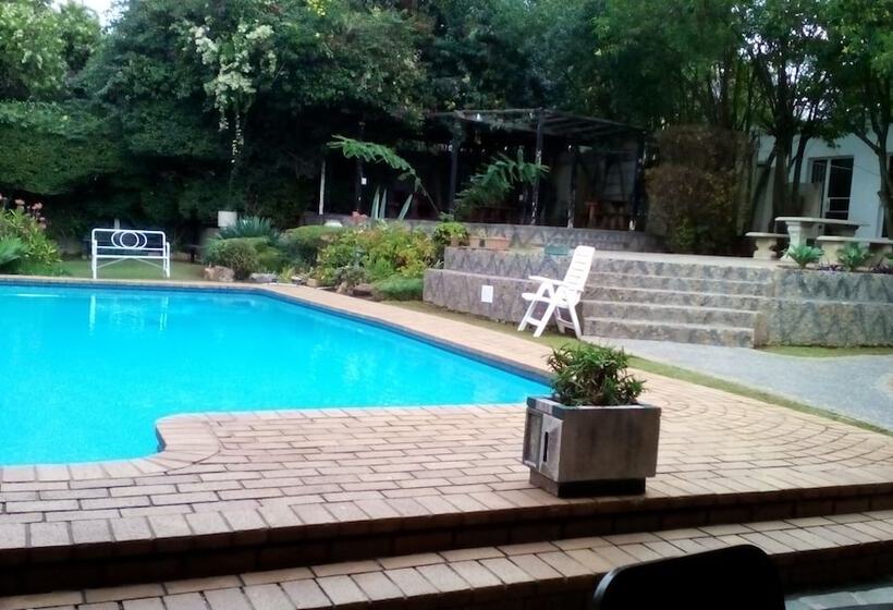 Accoustix Backpackers Hostel