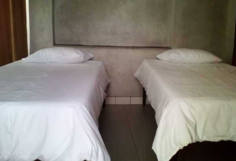 Accoustix Backpackers Hostel