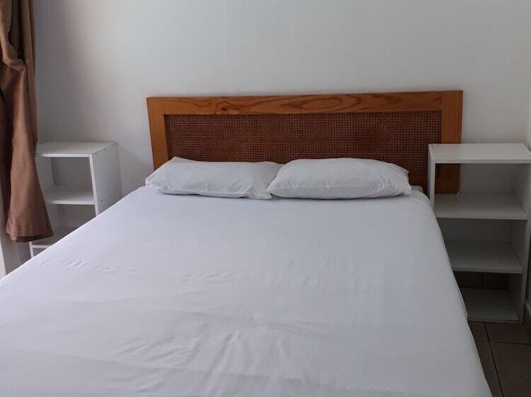 Accoustix Backpackers Hostel