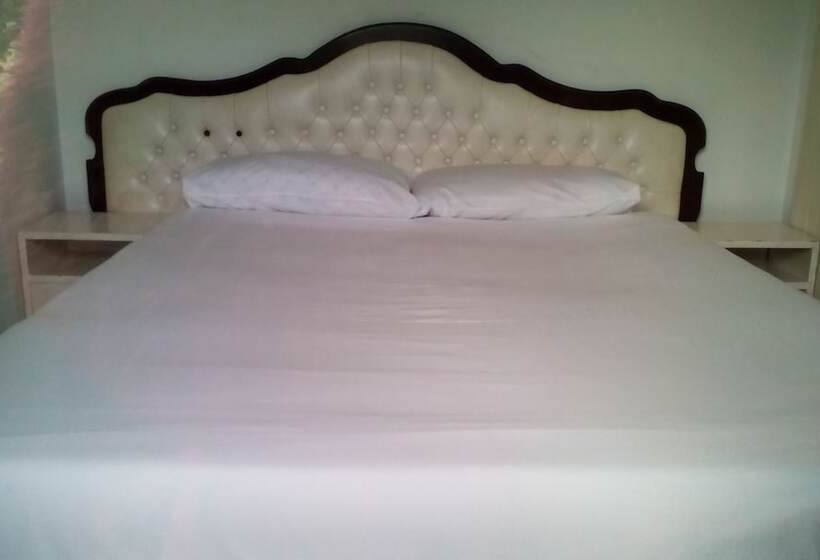 Accoustix Backpackers Hostel