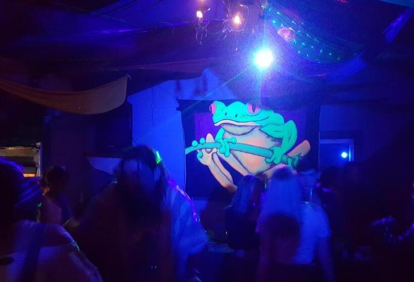 هاستل The Wild Farm Backpackers