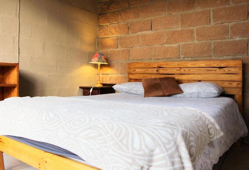 هاستل The Wild Farm Backpackers