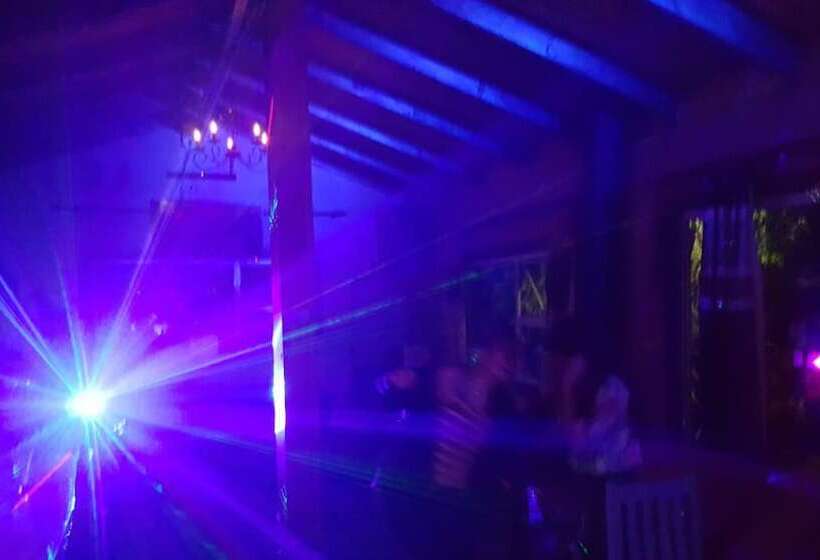 هاستل The Wild Farm Backpackers