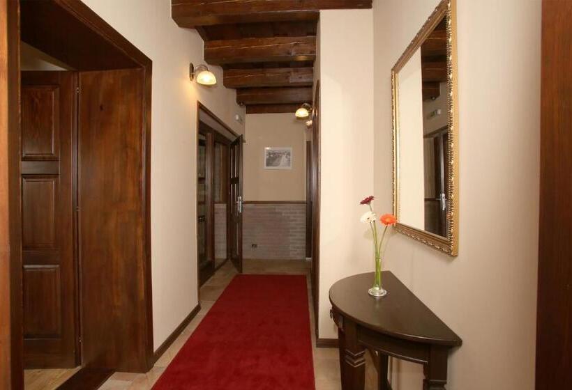 تختخواب و صبحانه Aurora Panzió