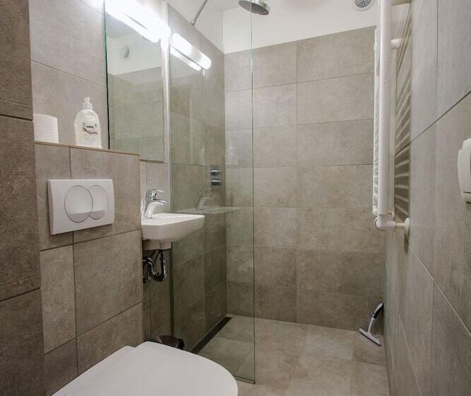 تختخواب و صبحانه Brekkugerdi Guesthouse