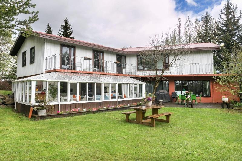 تختخواب و صبحانه Brekkugerdi Guesthouse