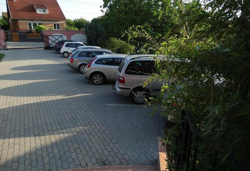 ベッドアンドブレックファースト Budai Panzió