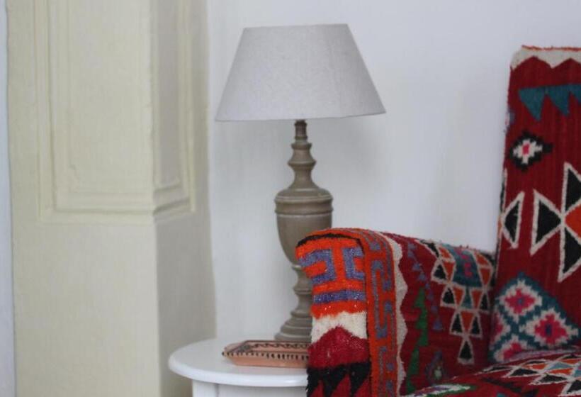 تختخواب و صبحانه Dar R'bat