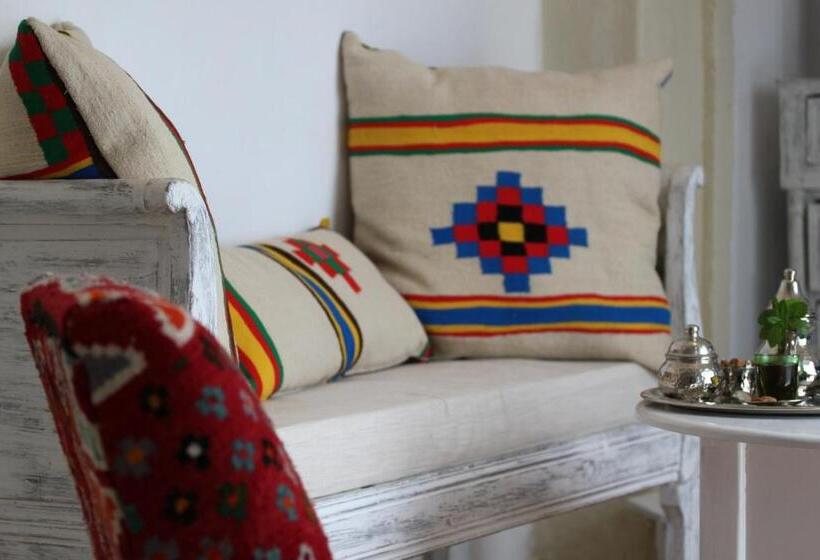 تختخواب و صبحانه Dar R'bat