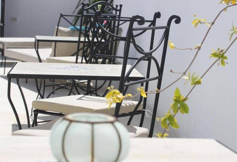 تختخواب و صبحانه Dar R'bat