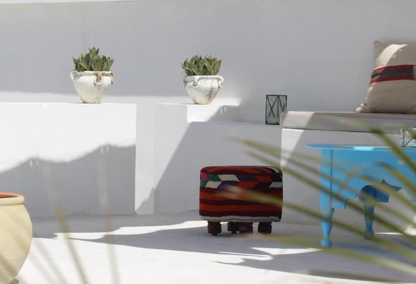 تختخواب و صبحانه Dar R'bat