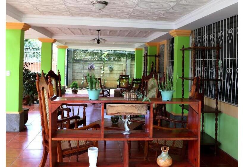 مبيت وإفطار Hostal San Antonio