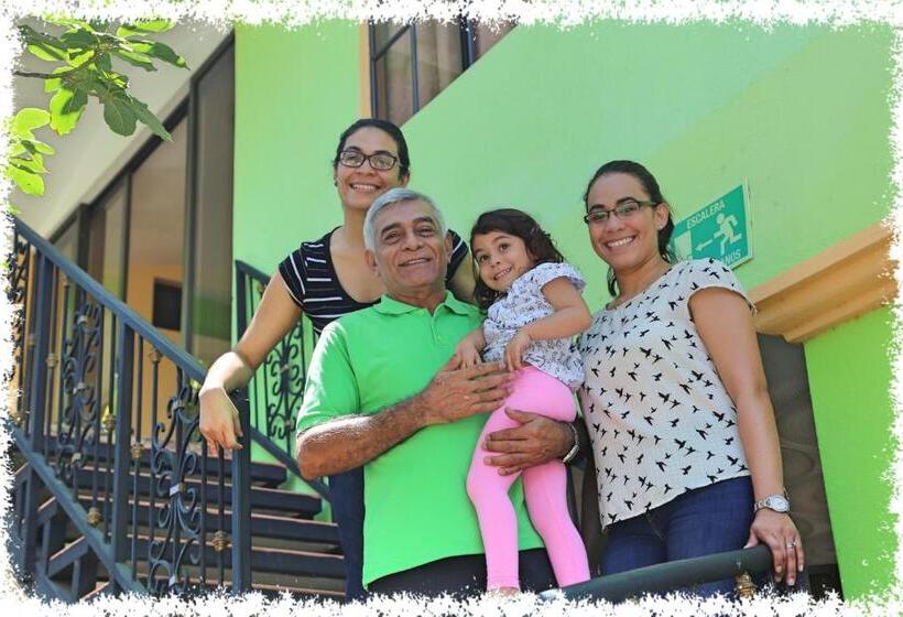 مبيت وإفطار Hostal San Antonio