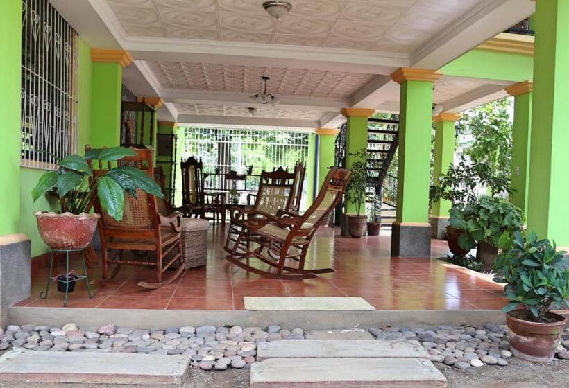 تختخواب و صبحانه Hostal San Antonio