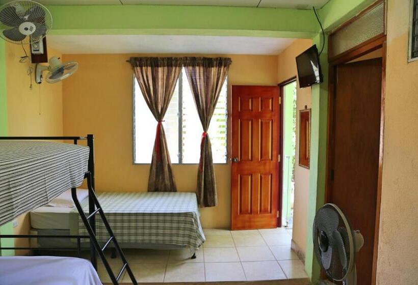 مبيت وإفطار Hostal San Antonio