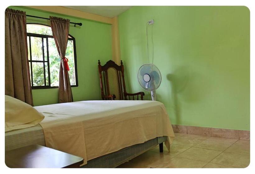 مبيت وإفطار Hostal San Antonio