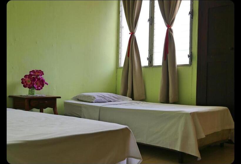 مبيت وإفطار Hostal San Antonio