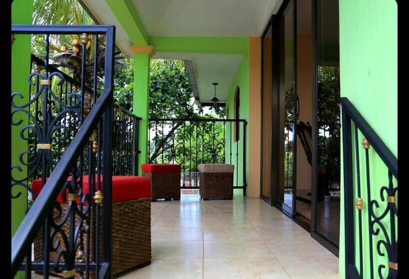 مبيت وإفطار Hostal San Antonio