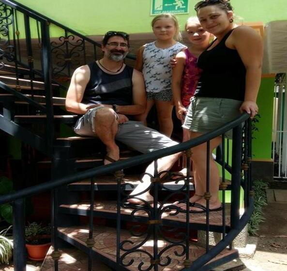 تختخواب و صبحانه Hostal San Antonio