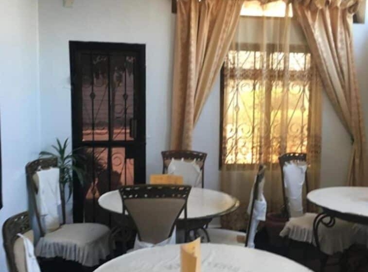 تختخواب و صبحانه Kutetere Motel