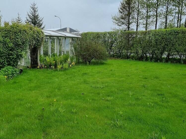 تختخواب و صبحانه Spói Guesthouse