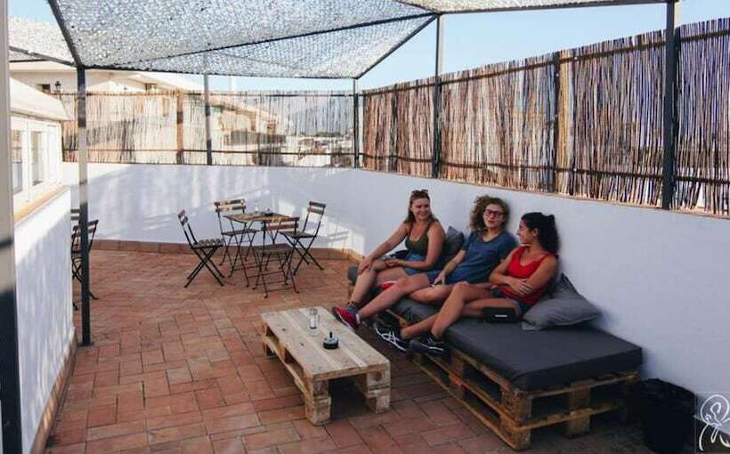 Black Swan Hostel Sevilla