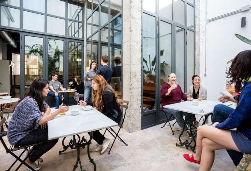 Black Swan Hostel Sevilla