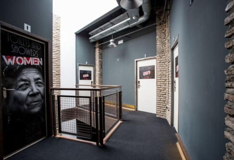 Black Swan Hostel Sevilla