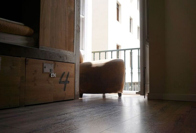 Black Swan Hostel Sevilla