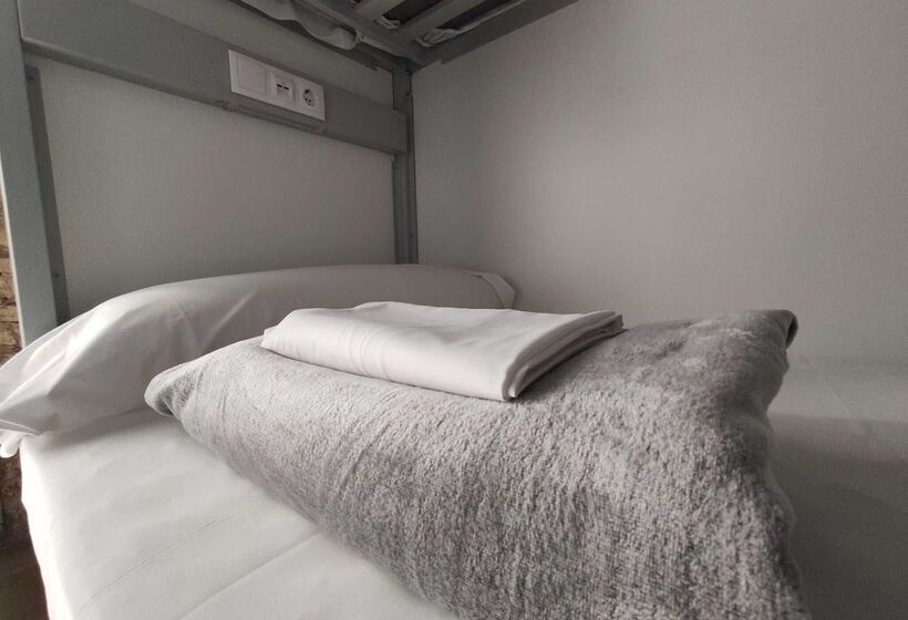 Black Swan Hostel Sevilla