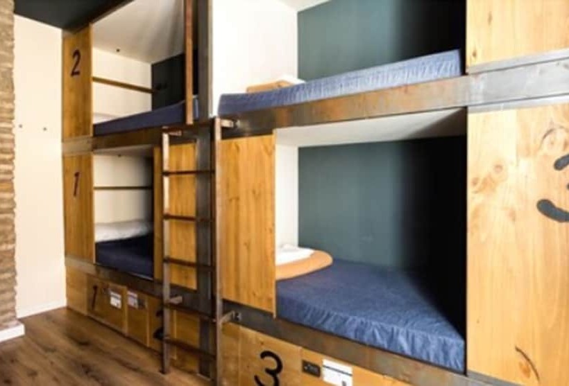 Black Swan Hostel Sevilla