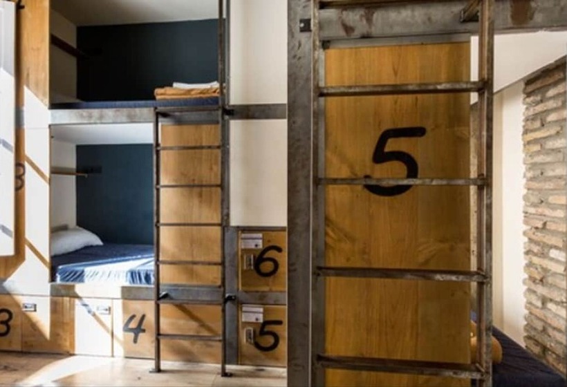 Black Swan Hostel Sevilla