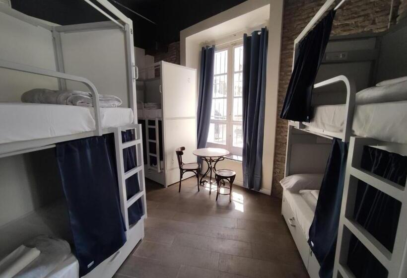 Black Swan Hostel Sevilla