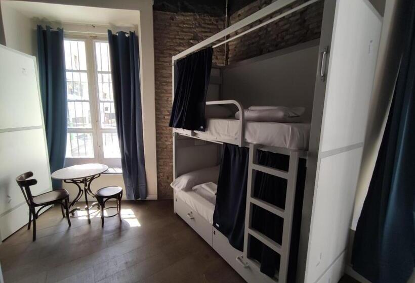 Black Swan Hostel Sevilla
