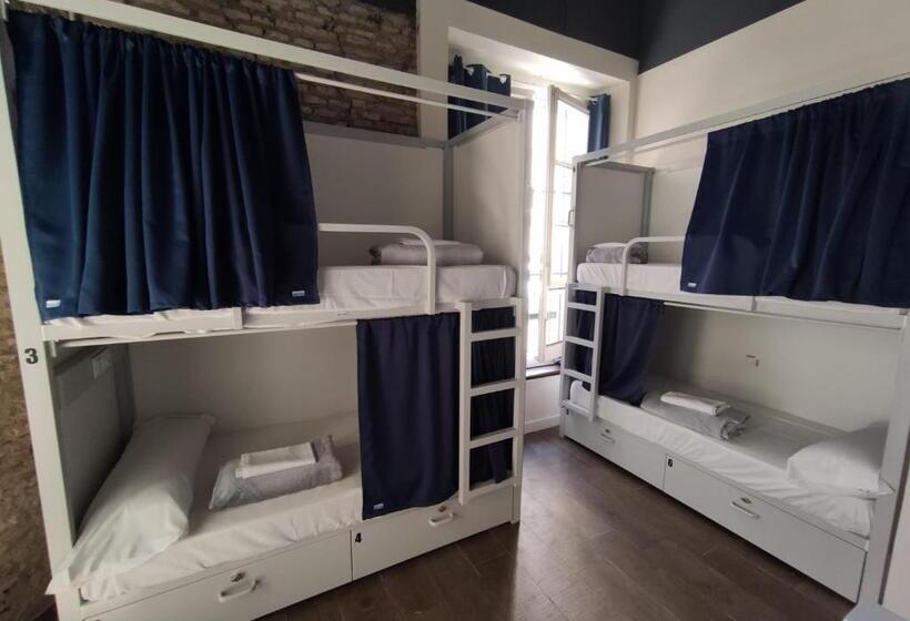 Black Swan Hostel Sevilla