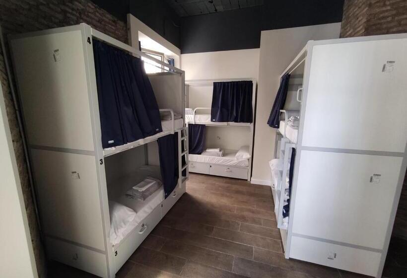 Black Swan Hostel Sevilla