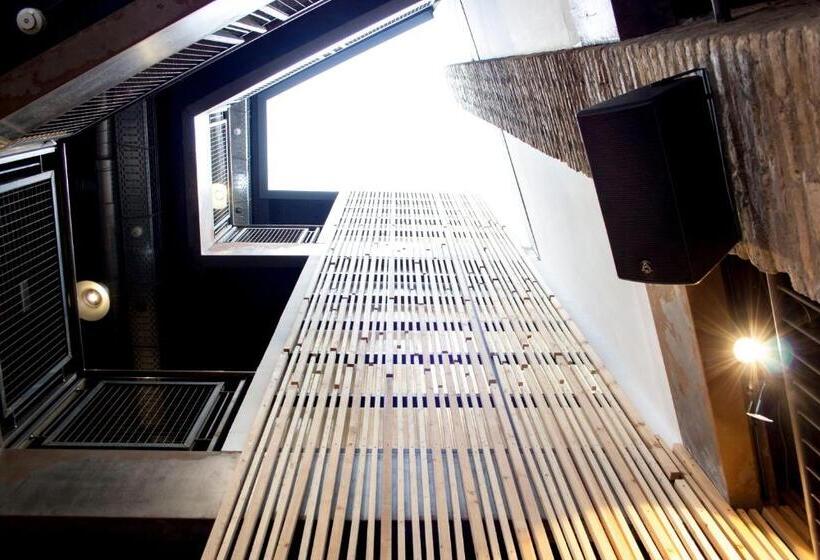 Black Swan Hostel Sevilla